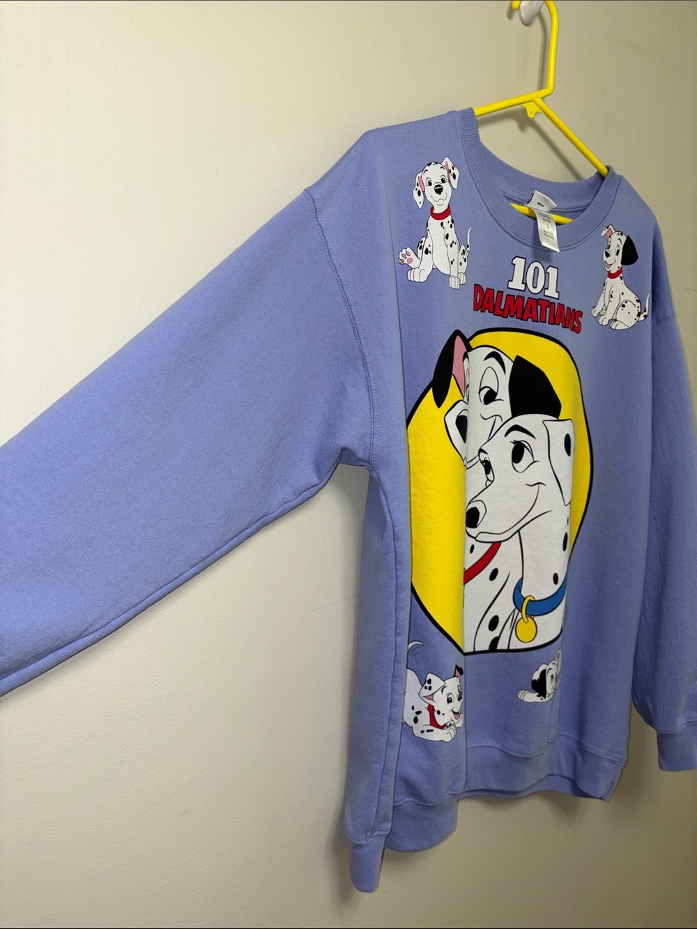 Disney 101 Dalmatians Crew Neck Sweatshirt in Lavender. Size Large - Picture 4 of 7